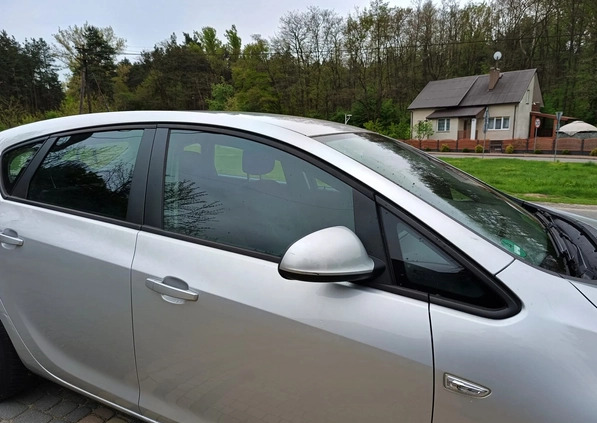 Opel Astra cena 28500 przebieg: 133000, rok produkcji 2010 z Połaniec małe 631